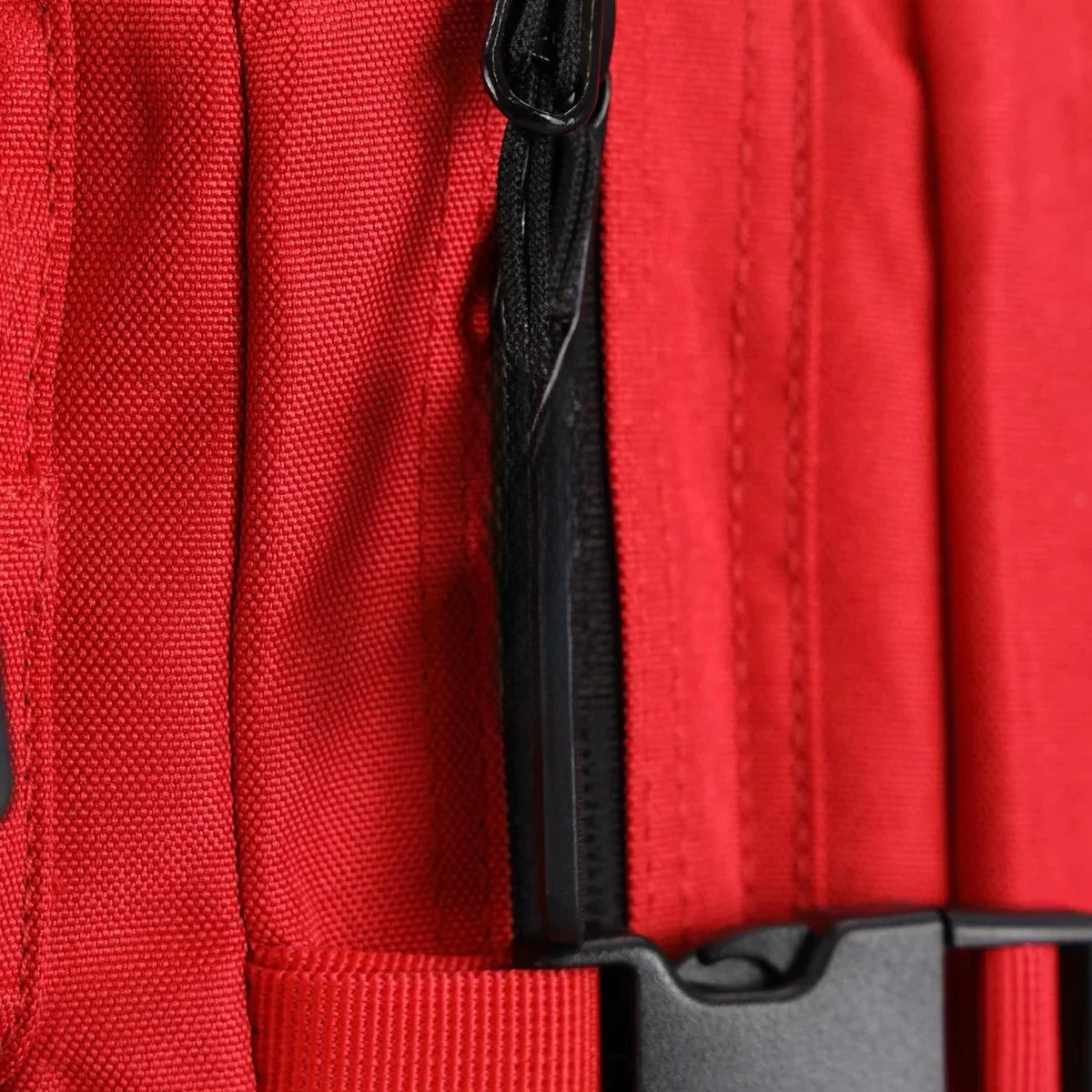 Mochila Gympack Pro 50 Litros Vermelha - Zíperes Reforçados birecionais